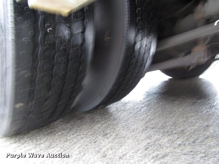 image for item DF7833 2005 Freightliner MB55 Champion shuttle bus