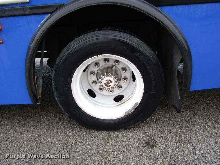 image for item DF7833 2005 Freightliner MB55 Champion shuttle bus