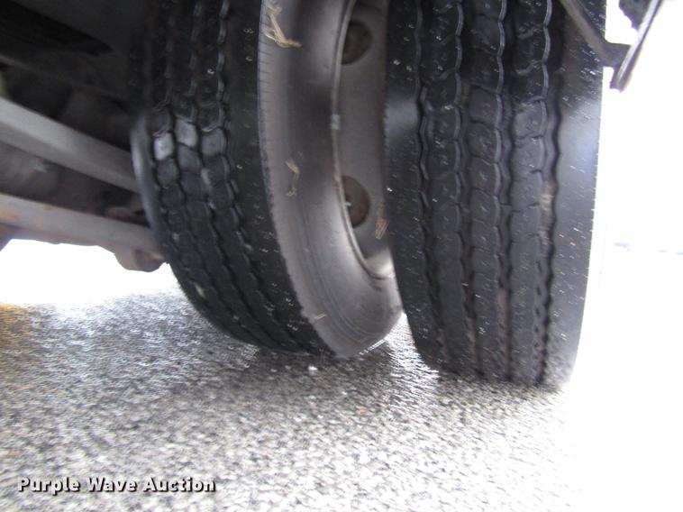 image for item DF7833 2005 Freightliner MB55 Champion shuttle bus