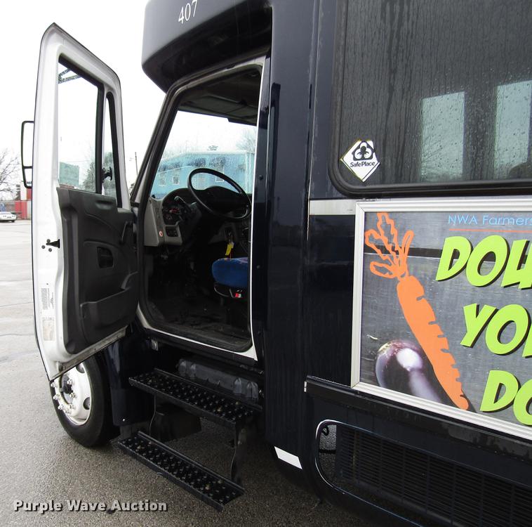 image for item DF7834 2013 International PC505 shuttle bus