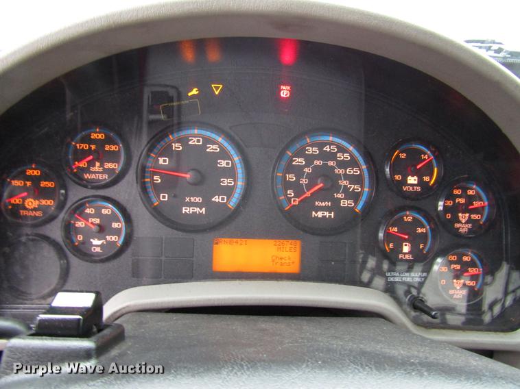 image for item DF7834 2013 International PC505 shuttle bus