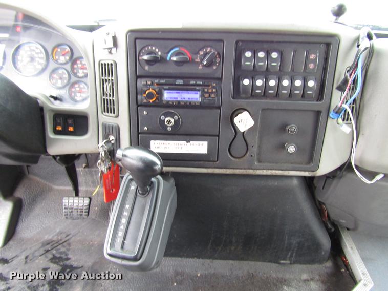 image for item DF7834 2013 International PC505 shuttle bus