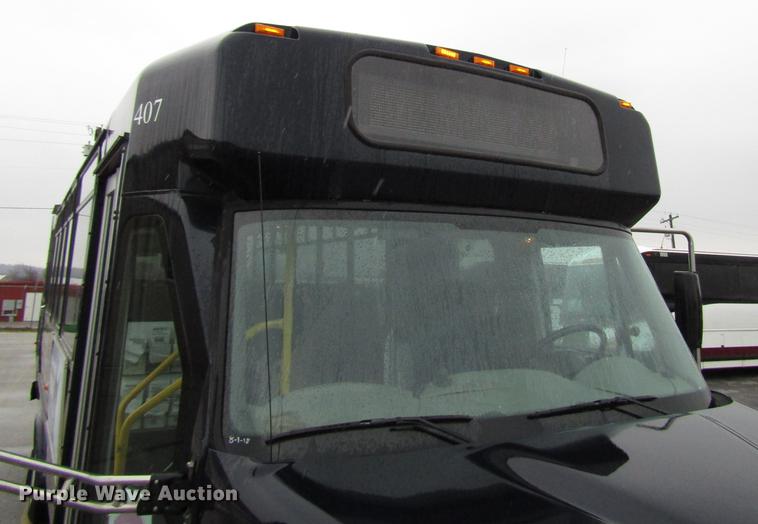 image for item DF7834 2013 International PC505 shuttle bus