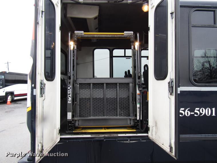 image for item DF7834 2013 International PC505 shuttle bus