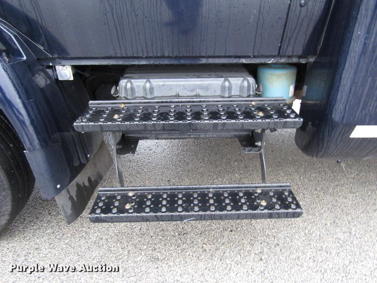 image for item DF7834 2013 International PC505 shuttle bus