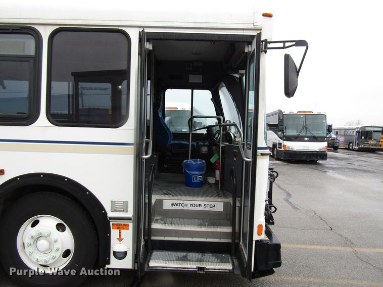 image for item DF7835 2001 Orion shuttle bus