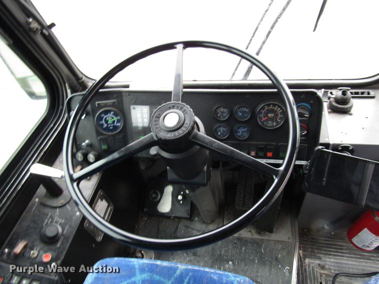 image for item DF7835 2001 Orion shuttle bus