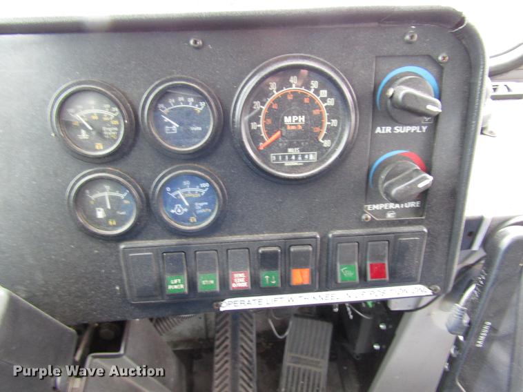 image for item DF7835 2001 Orion shuttle bus