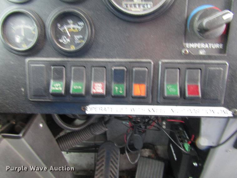 image for item DF7835 2001 Orion shuttle bus