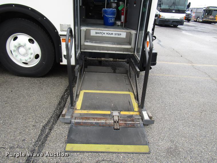 image for item DF7835 2001 Orion shuttle bus