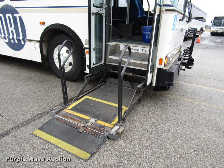 image for item DF7835 2001 Orion shuttle bus