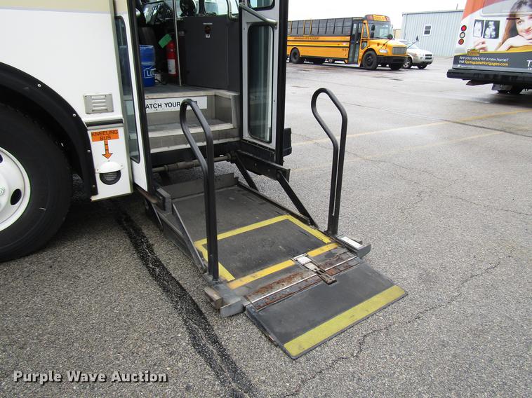 image for item DF7835 2001 Orion shuttle bus