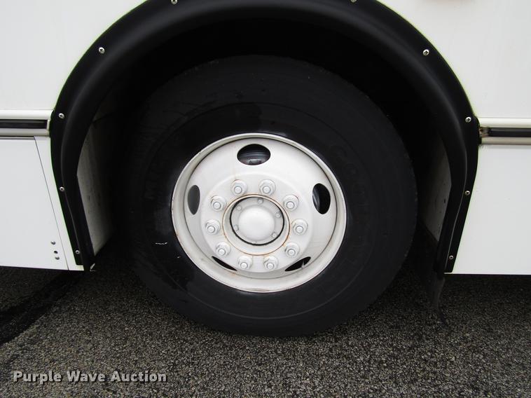 image for item DF7835 2001 Orion shuttle bus