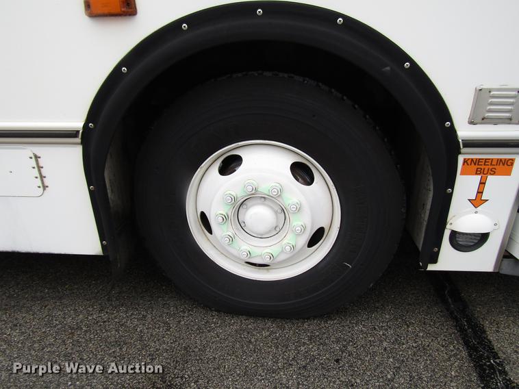 image for item DF7835 2001 Orion shuttle bus