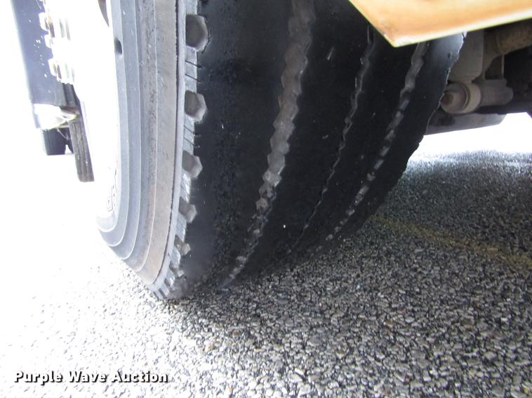 image for item DF7835 2001 Orion shuttle bus