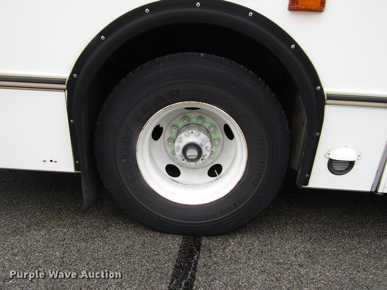 image for item DF7835 2001 Orion shuttle bus