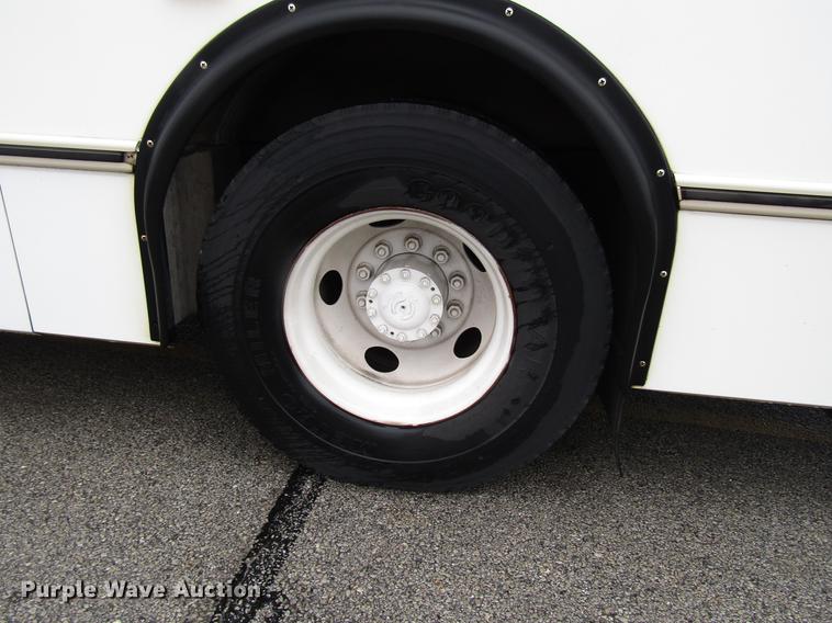 image for item DF7835 2001 Orion shuttle bus