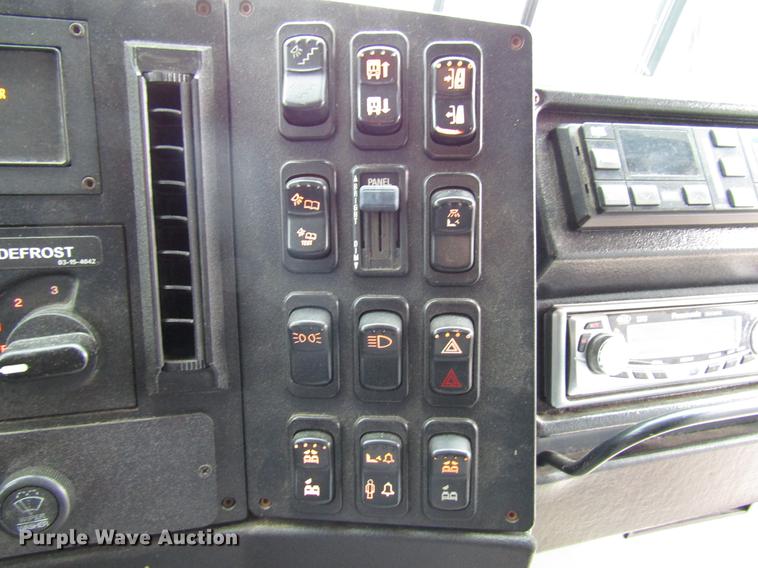 image for item DF7836 2010 MCI D4505 coach bus