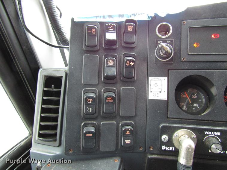 image for item DF7836 2010 MCI D4505 coach bus