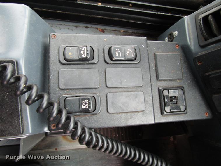 image for item DF7836 2010 MCI D4505 coach bus