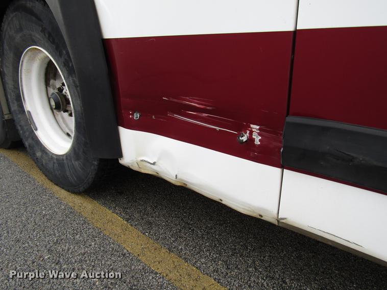 image for item DF7836 2010 MCI D4505 coach bus