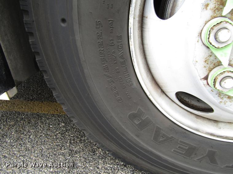 image for item DF7837 2001 Orion shuttle bus