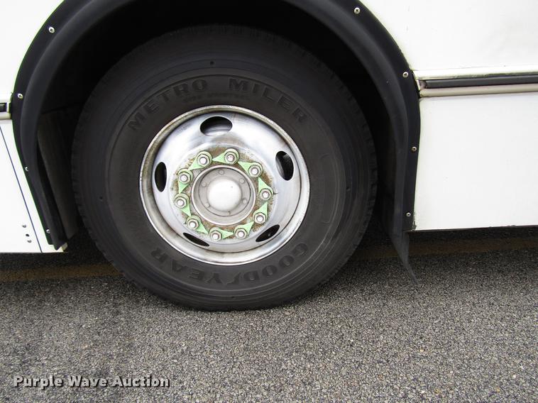 image for item DF7837 2001 Orion shuttle bus