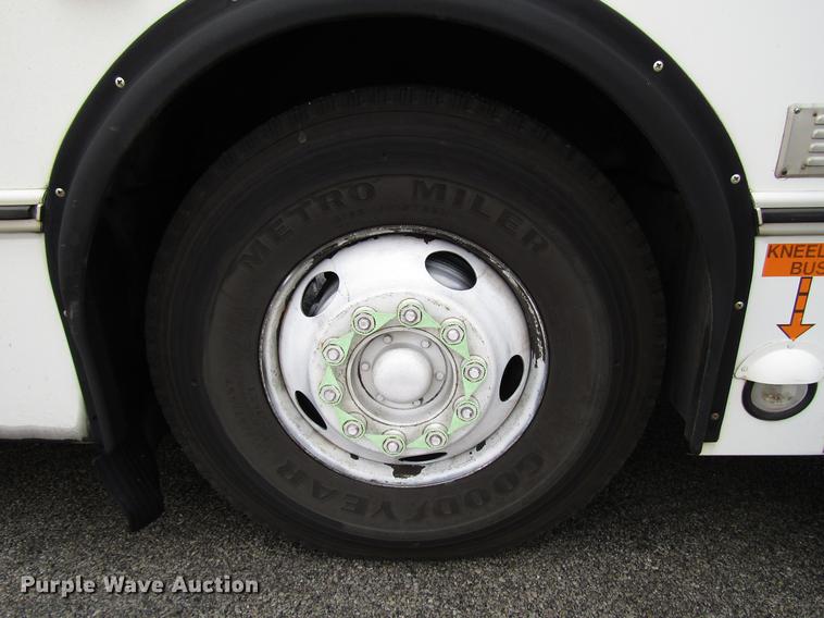 image for item DF7837 2001 Orion shuttle bus