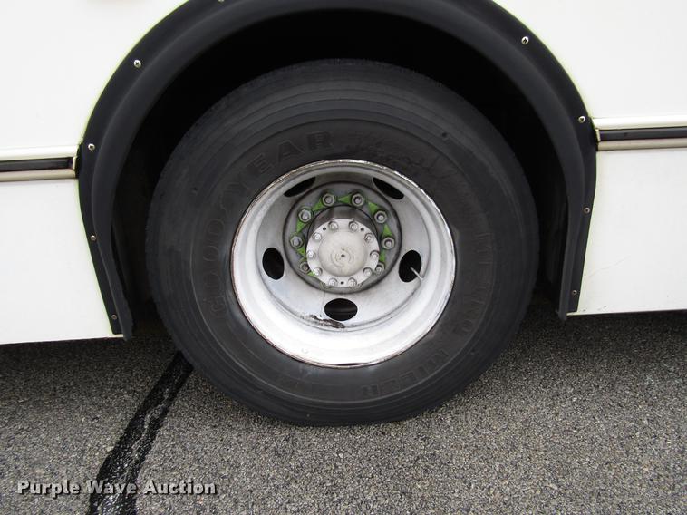 image for item DF7837 2001 Orion shuttle bus