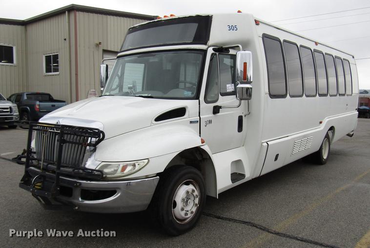 image for item DF7839 2008 International 3200 shuttle bus