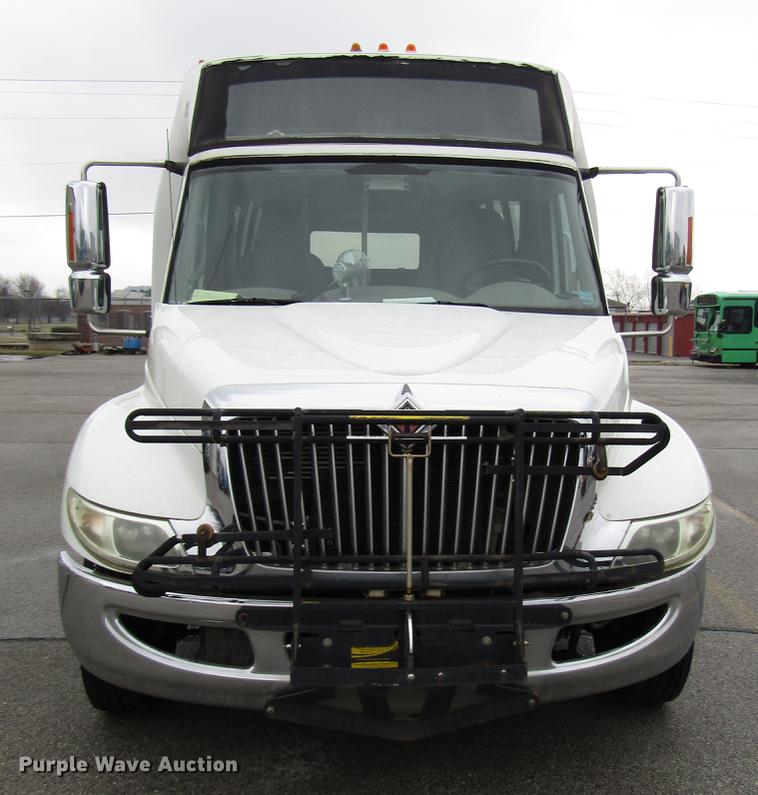 image for item DF7839 2008 International 3200 shuttle bus