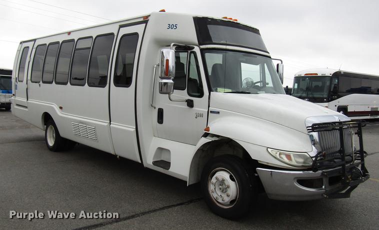 image for item DF7839 2008 International 3200 shuttle bus