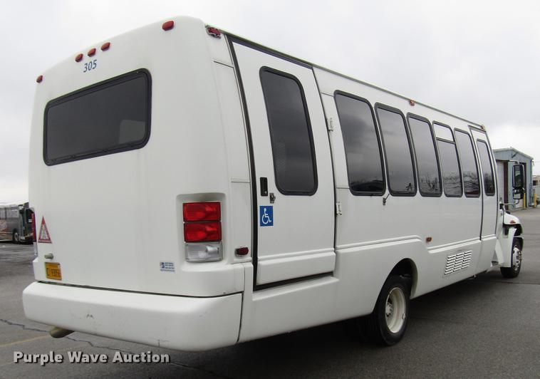 image for item DF7839 2008 International 3200 shuttle bus