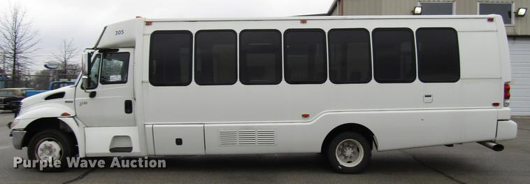 image for item DF7839 2008 International 3200 shuttle bus