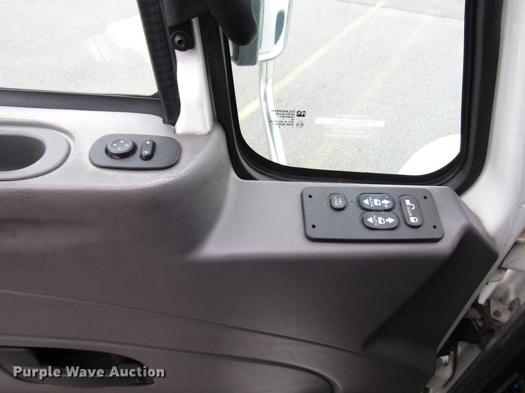 image for item DF7839 2008 International 3200 shuttle bus