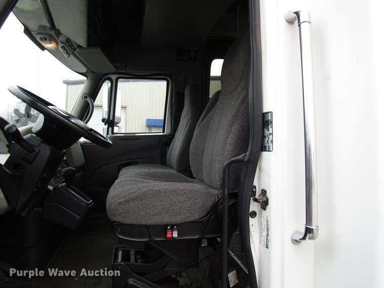 image for item DF7839 2008 International 3200 shuttle bus