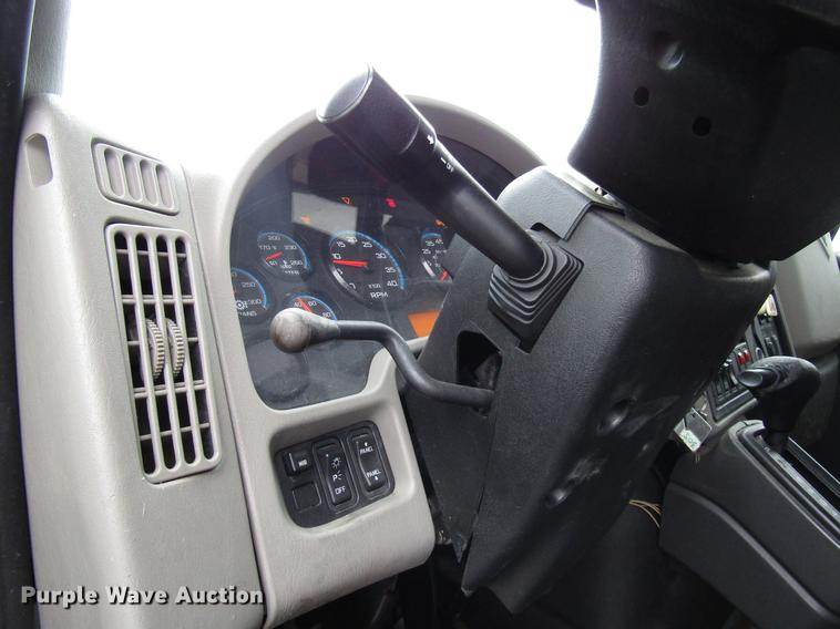 image for item DF7839 2008 International 3200 shuttle bus