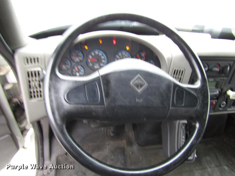 image for item DF7839 2008 International 3200 shuttle bus