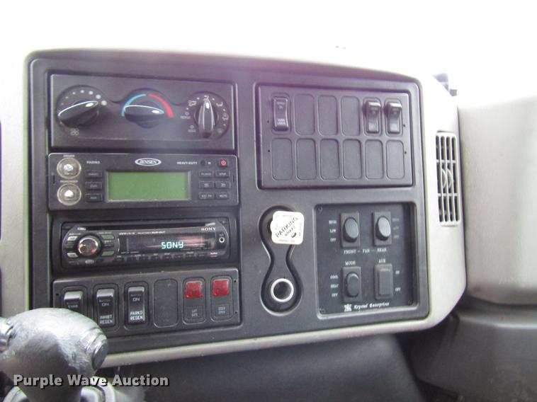 image for item DF7839 2008 International 3200 shuttle bus