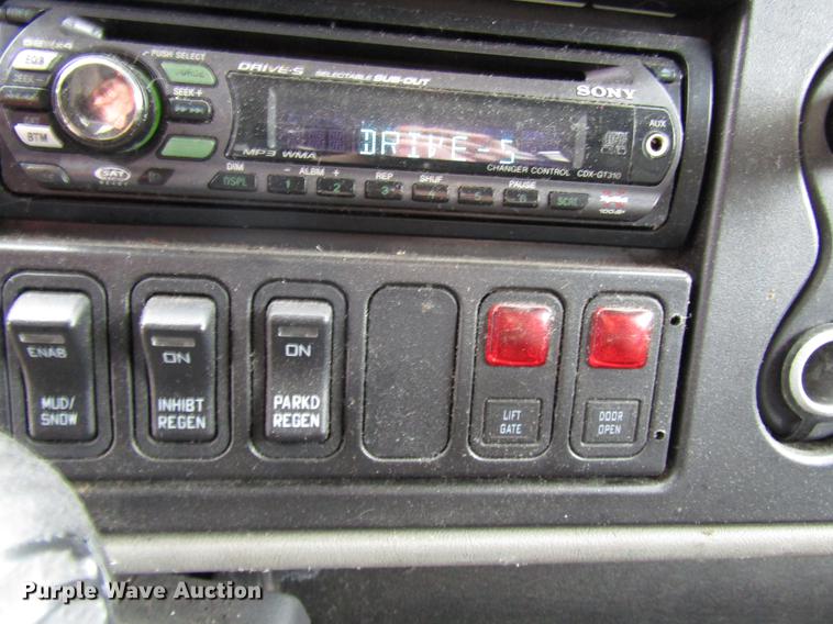 image for item DF7839 2008 International 3200 shuttle bus