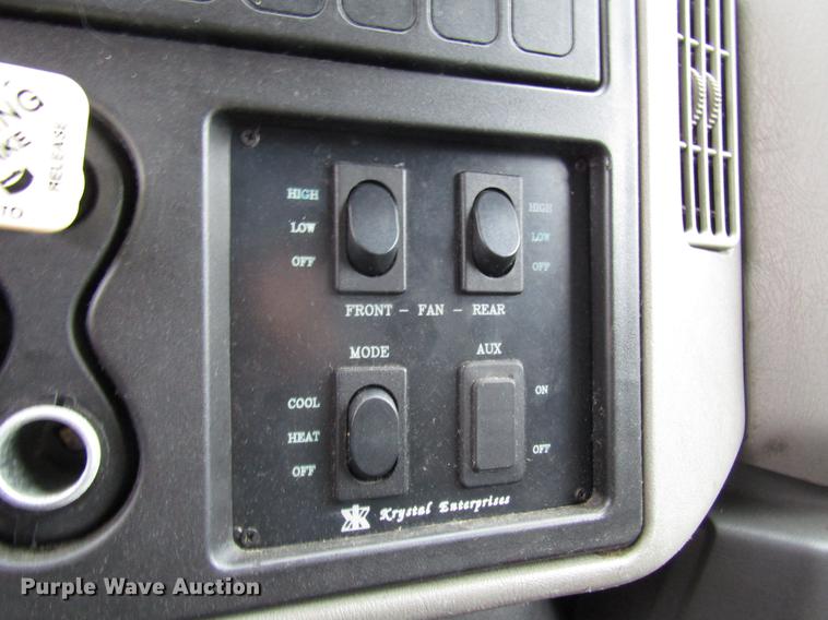 image for item DF7839 2008 International 3200 shuttle bus