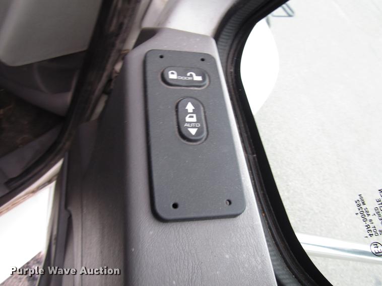 image for item DF7839 2008 International 3200 shuttle bus