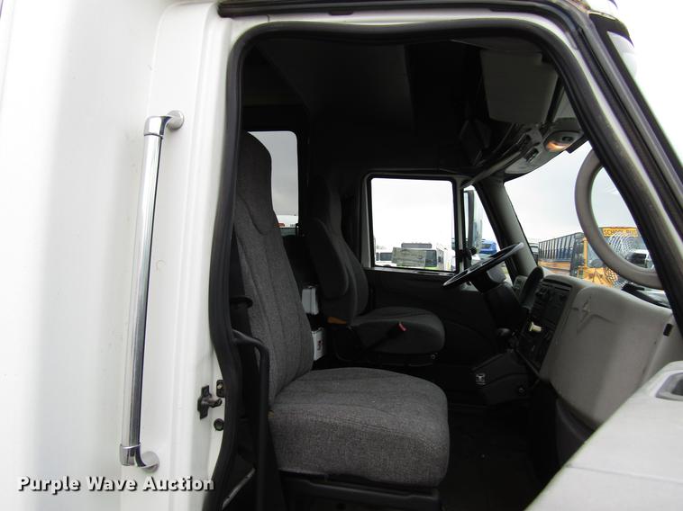 image for item DF7839 2008 International 3200 shuttle bus