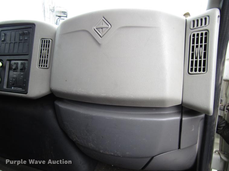 image for item DF7839 2008 International 3200 shuttle bus