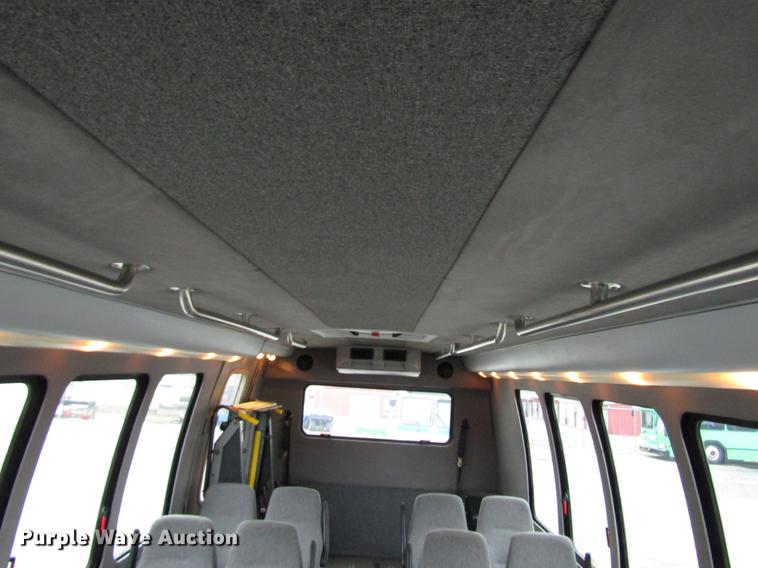 image for item DF7839 2008 International 3200 shuttle bus