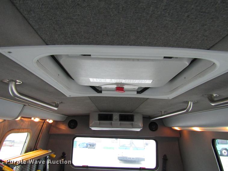 image for item DF7839 2008 International 3200 shuttle bus