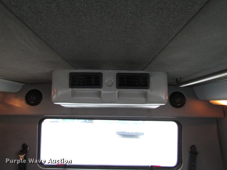 image for item DF7839 2008 International 3200 shuttle bus