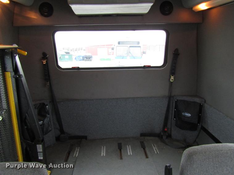 image for item DF7839 2008 International 3200 shuttle bus