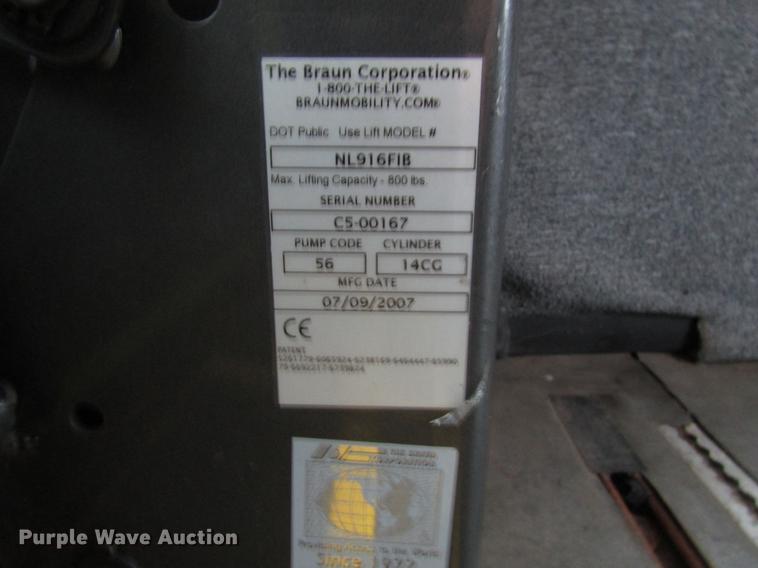 image for item DF7839 2008 International 3200 shuttle bus