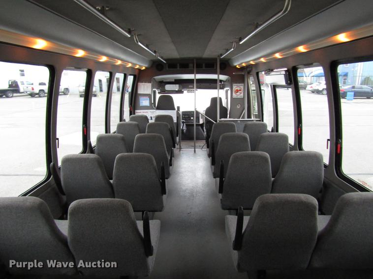 image for item DF7839 2008 International 3200 shuttle bus